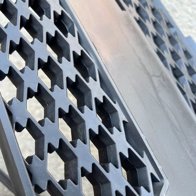 Automobile Accessories GEELY Car Fitment Front Middle Grille Radiator Cover Assembly